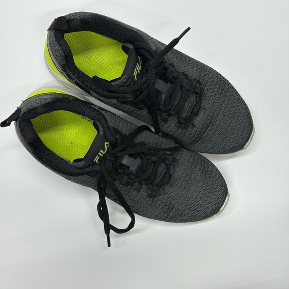 Boys Fila Tennis Shoes Sneakers Athletic Shoes Black and Yellow Boys Size 3.5 - Picture 4 of 11